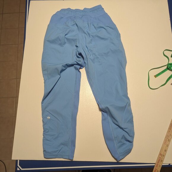 Lululemon Size 4 Dance Studio Aero Blue Cropped - Picture 16 of 16
